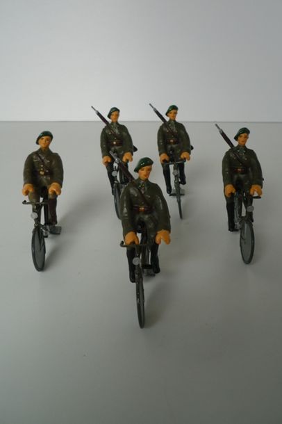null DURSO (5) : soldats à vélo [états divers].
