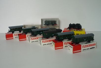 null FLEISCHMANN, ensemble d'une loco-tender 89006 de DRG (réf. 4019) et de neuf...