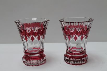 VAL-SAINT-LAMBERT VAL-SAINT-LAMBERT, paire de vases en cornet, XXe, cristal taillé...