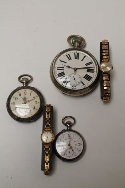 null Deux montres-bracelets de dame dont une Breitling, boîtiers en or jaune 18k,...