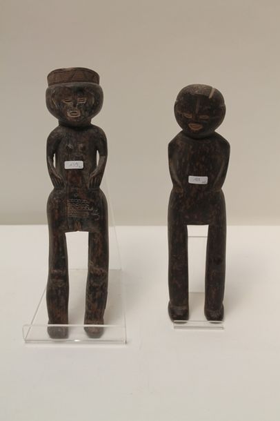 null Couple de statuettes, travail probablement congolais, mi-XXe, bois sculpté à...