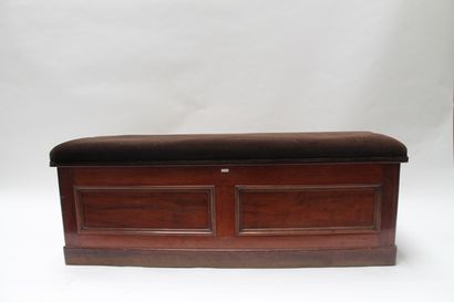null Bout de lit / coffre en bois, 46x129 cm et paire de tables de chevet en bois...