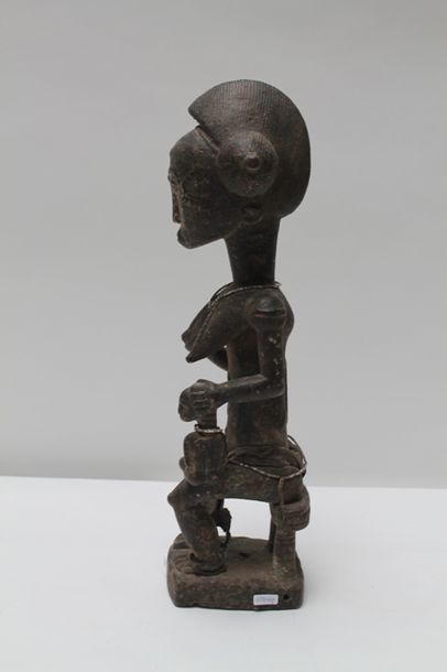 ART TRIBAL "Maternité", travail probablement sénégalais, bois sculpté à patine croûteuse...