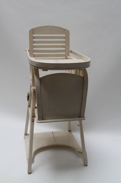 null Chaise haute d'enfant Vintage en bois laqué blanc à légère patine, 104x41x59...