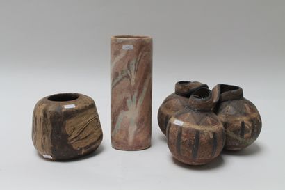 null CANNEEL Anne (1950-2017), paire de vases et poteries enlacées, 2004, 2006 et...