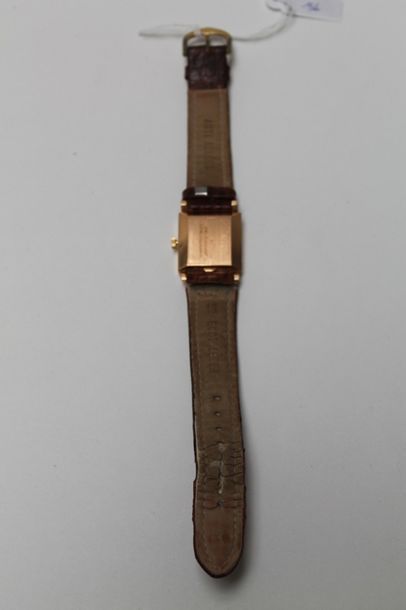 null BOUCHERON - PARIS, montre-bracelet à cadran carré, boîtier en or jaune 18k,...