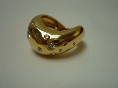 null FRED - PARIS, importante bague en or jaune sertie de brillants, marque et poinçons,...