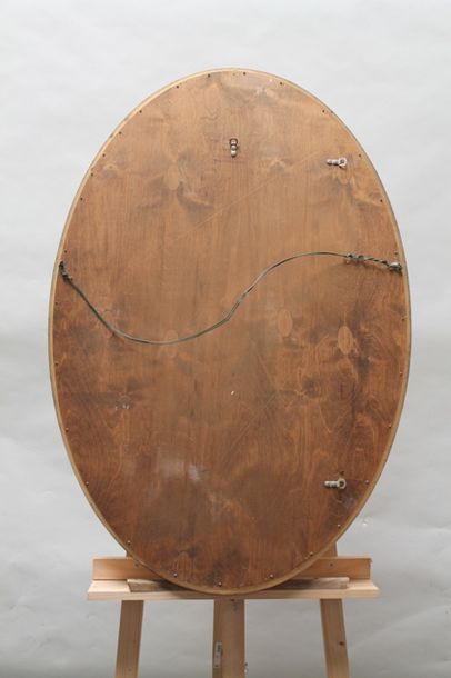 null Grand miroir ovale, XXe, encadrement en bois doré, 110x74 cm.