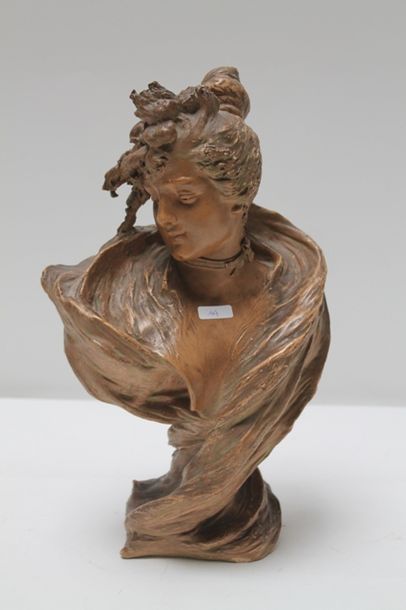 null "Buste d'élégante", circa 1900, céramique à patine nuancée, signature sur la...