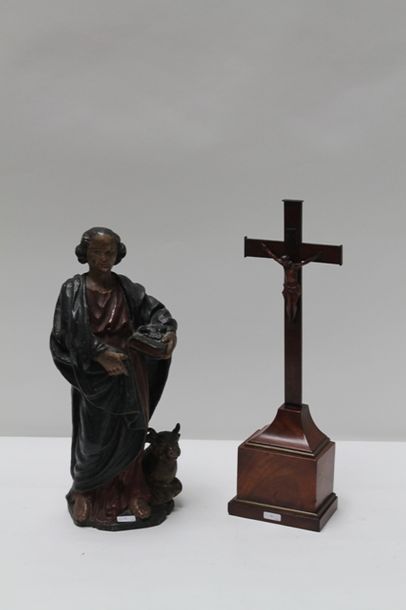 null Crucifix, XIXe, bois sculpté, h. 44,5 cm [altérations, un bras brisé].



On...