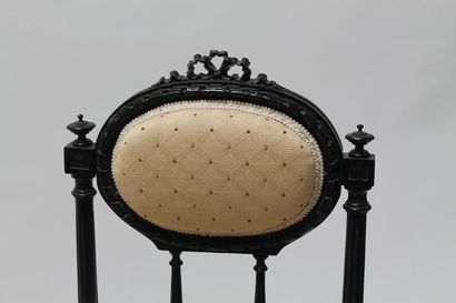 null Paire de chaises de style Napoléon III, début XXe, bois noirci sculpté, h. 86...
