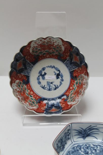 null Lot de porcelaines extrême-orientales, XVIII-XXe, quatorze pièces (trois coupes...