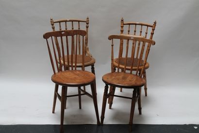 null Varia de sept fauteuils (dont une bergère et deux pliants), neuf chaises et...
