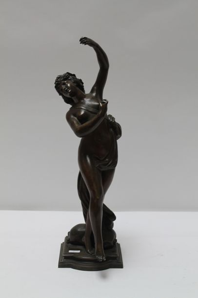 null ÉCOLE FRANÇAISE, "Bacchante", XIXe, sujet en bronze patiné, h. 51 cm [usures...