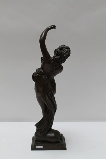 null ÉCOLE FRANÇAISE, "Bacchante", XIXe, sujet en bronze patiné, h. 51 cm [usures...