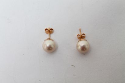 null Paire de boutons d'oreille ornés d'une perle, 5 g env. (brut).