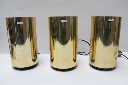 null Suite de trois luminaires Design, circa 1970, métal doré, h. 27 cm [altérations,...