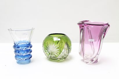 null Lot de trois vases en verre (dont un VAL-SAINT-LAMBERT), h. 19,5 cm, 14 cm et...