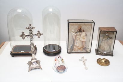 null Varia d'objets religieux, XIX-XXe, six pièces (statuettes de la Vierge, crucifix...