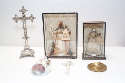 null Varia d'objets religieux, XIX-XXe, six pièces (statuettes de la Vierge, crucifix...