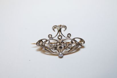 null Broche Art nouveau sertie de diamants, monture en or jaune 18k, l. 4 cm, 7 g...