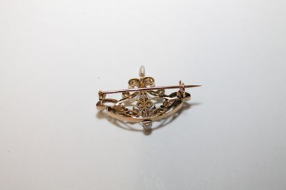 null Broche Art nouveau sertie de diamants, monture en or jaune 18k, l. 4 cm, 7 g...