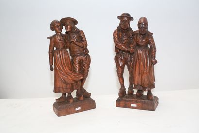 null "Les Âges de la vie", paire de groupes en bois sculpté patiné, h. 43 cm [petits...