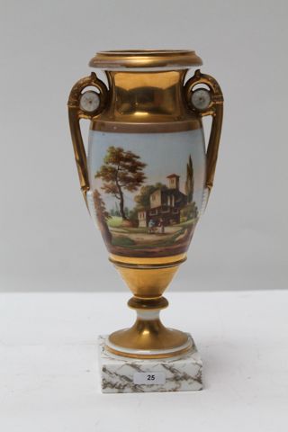 BRUXELLES ou PARIS Vase ansé en fuseau à décor polychrome et or d'un paysage italien,...