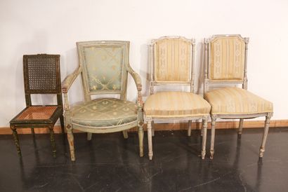 null Quatre sièges, XIX-XXe, bois sculpté et laqué [altérations] :
- fauteuil en...
