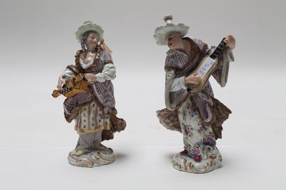 MEISSEN "Musiciens", XVIII-XIXe, paire de sujets en porcelaine émaillée, numérotés...