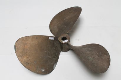 null Hélice ancienne en métal, d. 47 cm.