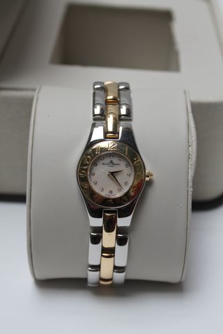 BAUME & MERCIER- GENÈVE Montre de dame en or et acier, modèle Quartz Linea 65304...