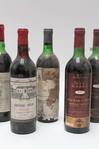 null Lot de seize bouteilles de vin rouge [états divers]:

- BORDEAUX SUPÉRIEUR,...