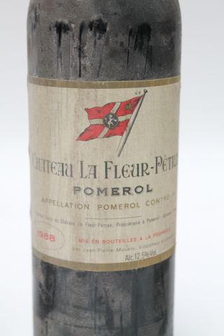 BORDEAUX (POMEROL) Chateau La Fleur-Pétrus 1988, trois bouteilles [bouchons abimés...
