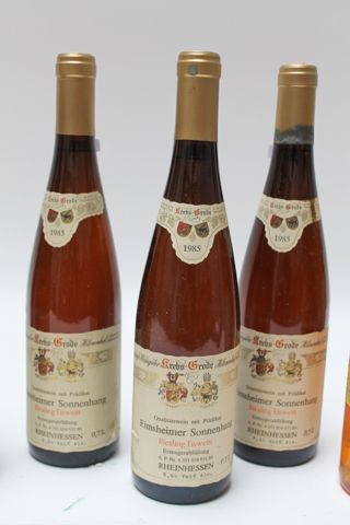 null VARIA, vin blanc, quatorze bouteilles:

- BORDEAUX (SAUTERNES), Château Clos...