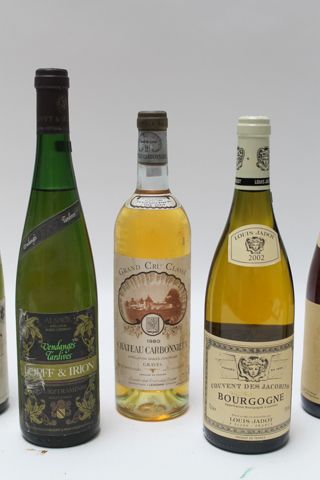 null VARIA, vin blanc, douze bouteilles:

- ALSACE, Weingut Erich Meiser 1985, cinq...