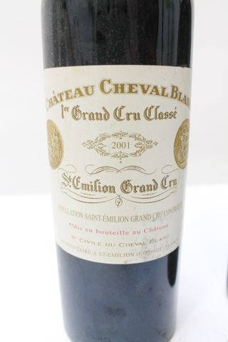 BORDEAUX (SAINT-ÉMILION) Deux bouteilles [bas-goulot]:
- Château Cheval Blanc, 1er...