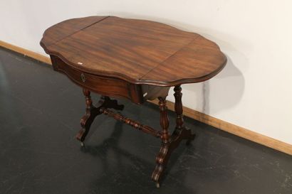 null Petite table ovale à rabats d'époque Louis-Philippe ouvrant par un tiroir en...