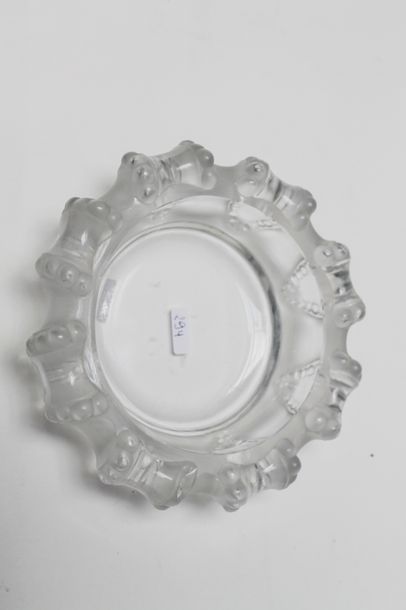 LALIQUE - France Vide-poche, XXe, verre pressé-moulé, marqué au revers, d. 18,5 cm...