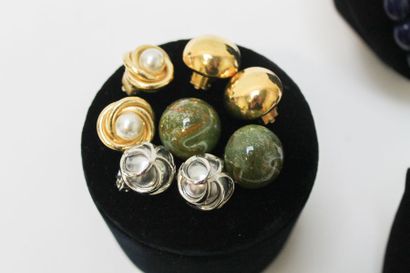 null Ensemble de bijoux de fantaisie, onze pièces (montre-bracelet Rodania, collier...