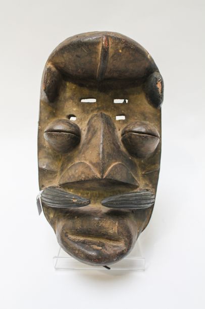 ART TRIBAL Masque Guéré, Liberia/Côte d'Ivoire, h. 31,5 cm [petits accidents].