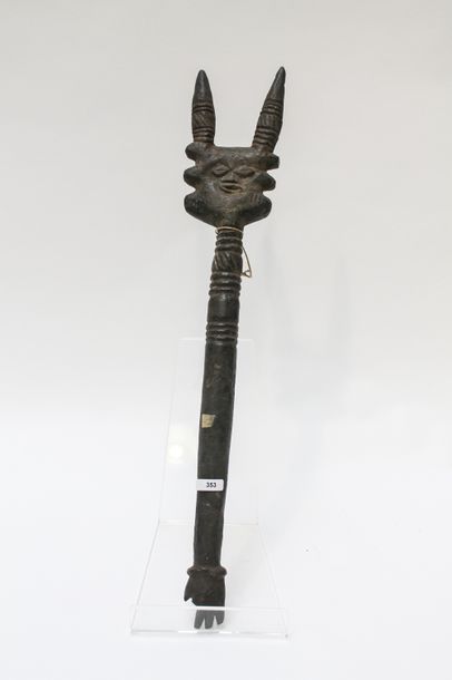 ART TRIBAL Sceptre Shango, Yoruba Nigeria, h. 45 cm [accidents et manques].