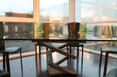 ROCHE BOBOIS - BARILONE Maurice "Fleur de fer", XXIe, table contemporaine en acier...