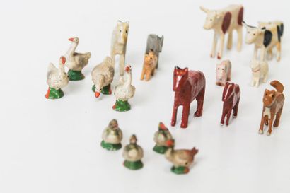 null Set de figurines de ferme en bois : vaches, moutons, canards, etc. [usures ...