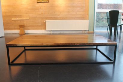 null Grande table basse contemporaine, XXIe, noyer verni et acier laqué, 35x178x92...