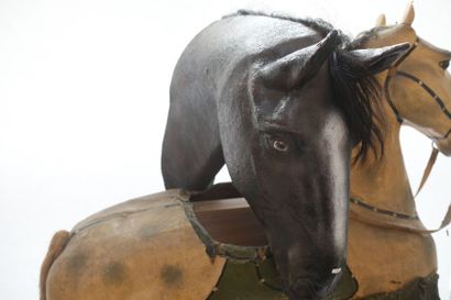 null Cheval de carnaval en papier mâché et tête de cheval en fibre de verre, l. 140...