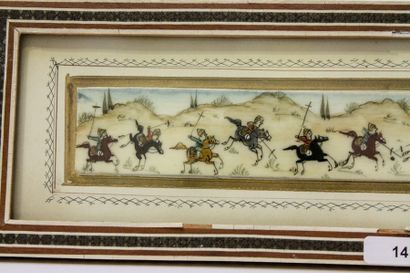 PERSE "Joueurs de polo", miniature sur ivoire (?), 3,5x24 cm [altérations au cad...