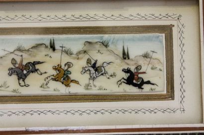 PERSE "Joueurs de polo", miniature sur ivoire (?), 3,5x24 cm [altérations au cad...