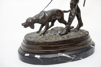 MOREAU Aguste (1834-1917) [d'après] "Veneur et son chien", XXe, épreuve en bronze...