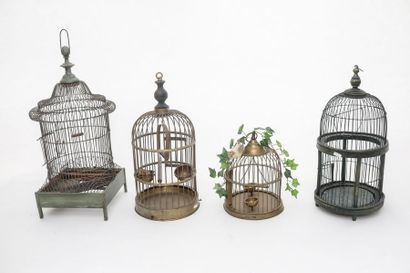 null Collection de cages à oiseaux en métal, sept pièces [usures et altérations]...